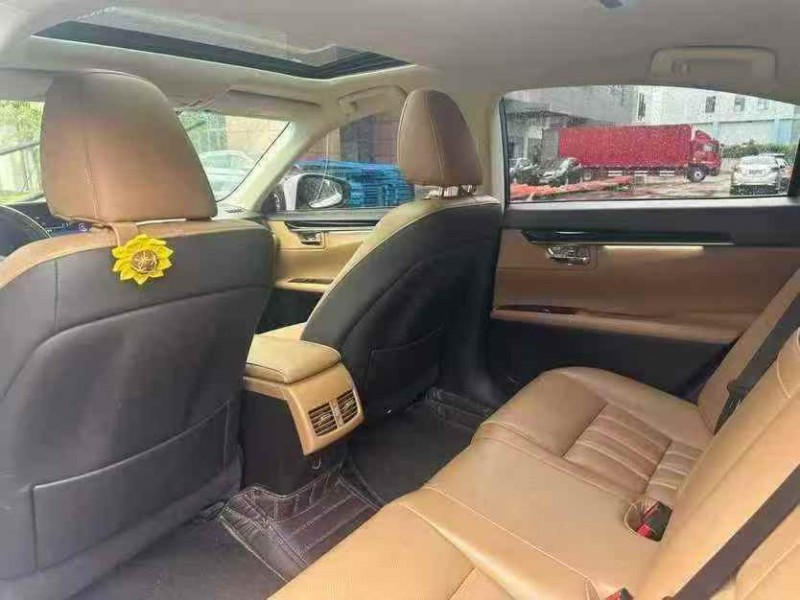 广州17年雷克萨斯ES5