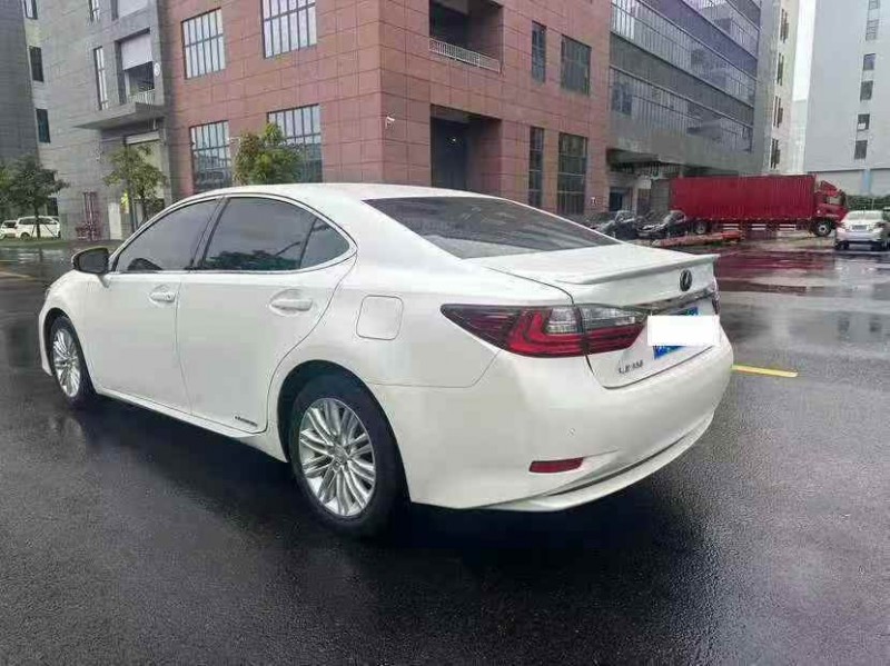 广州17年雷克萨斯ES7