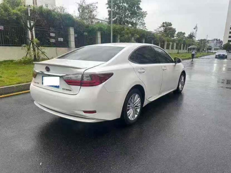 广州17年雷克萨斯ES8