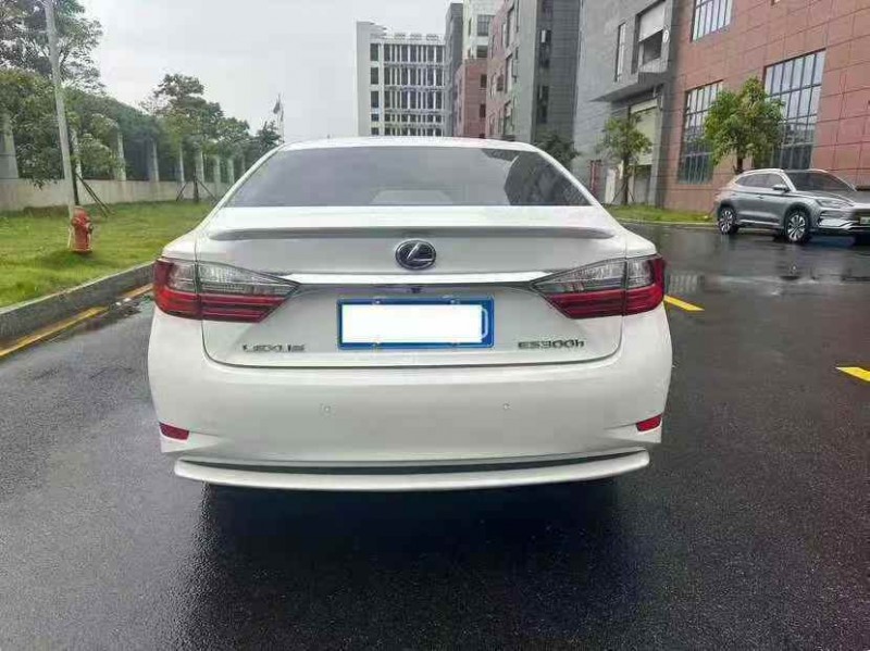 广州17年雷克萨斯ES9