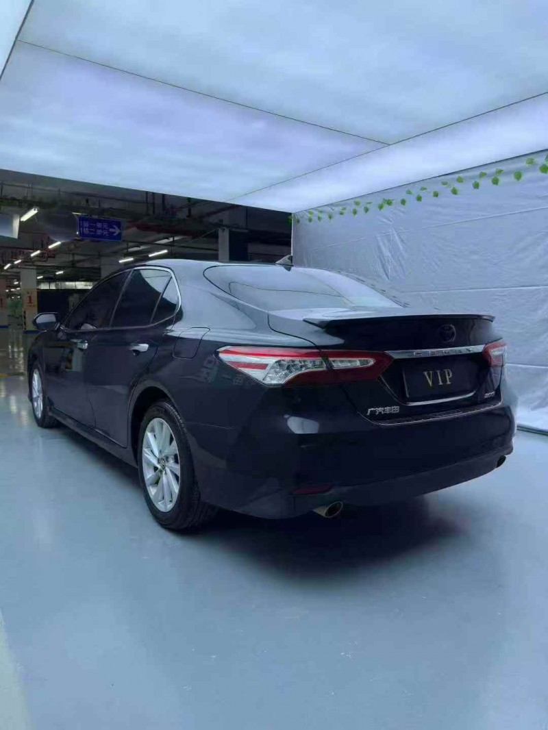 广州21年丰田凯美瑞8