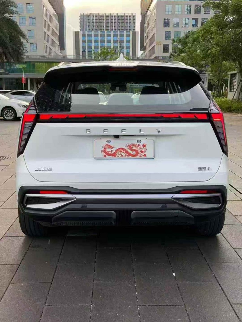 广州25年吉利博越9