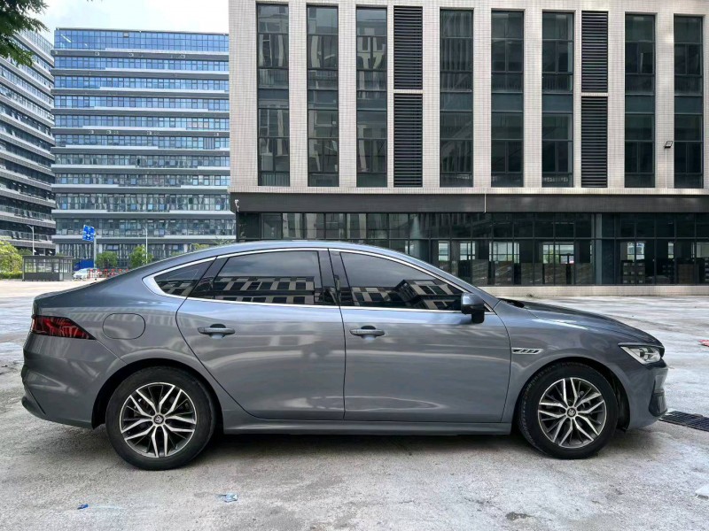 广州21年比亚迪秦8