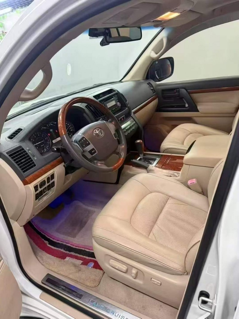 广州13年丰田兰德酷路泽5