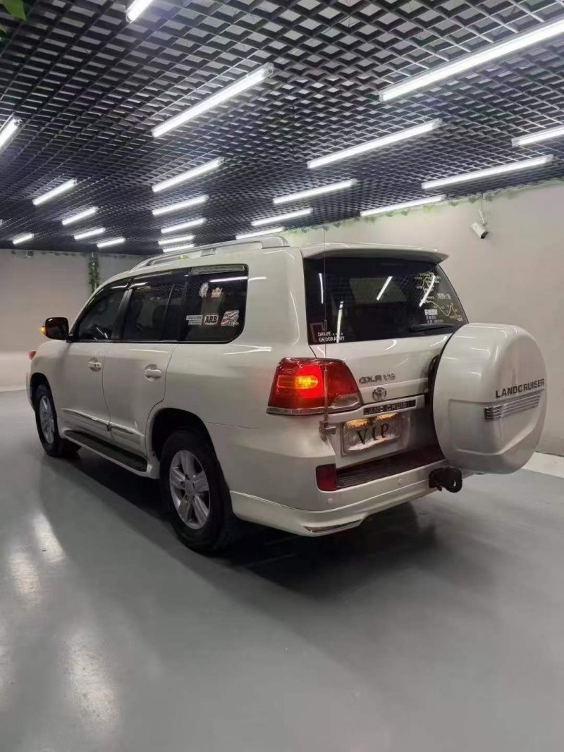 广州13年丰田兰德酷路泽8