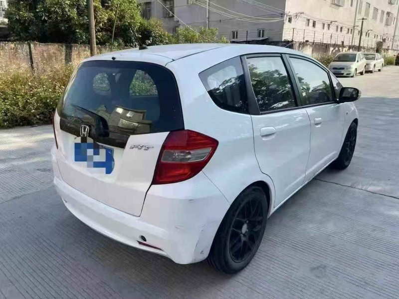 广州13年本田飞度7