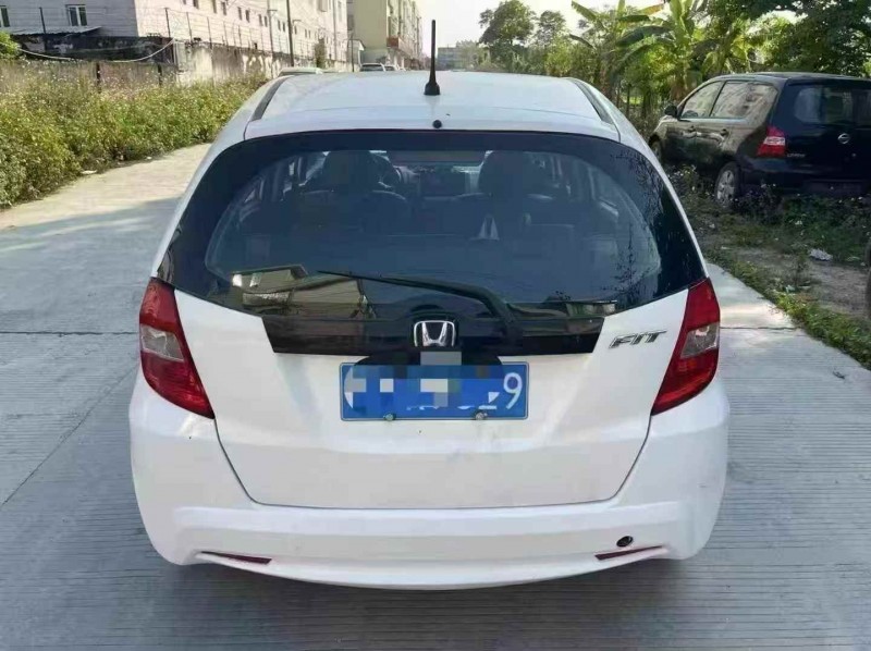 广州13年本田飞度9