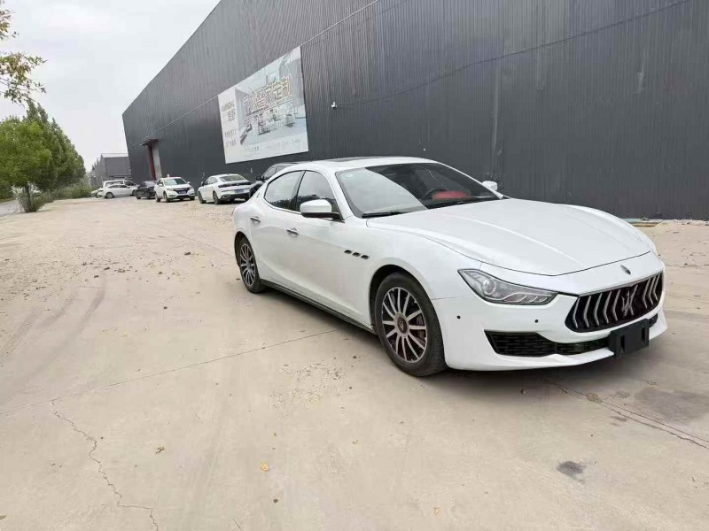 保定18年玛莎拉蒂总裁3