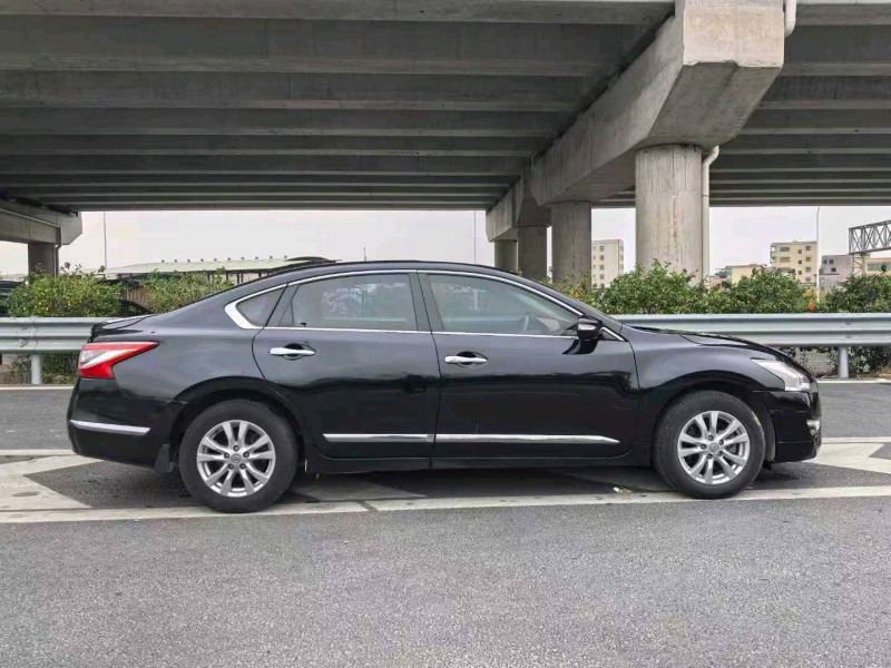 广州13年日产天籁3