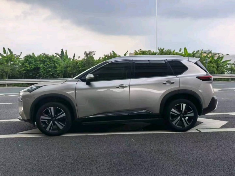 广州21年日产奇骏5