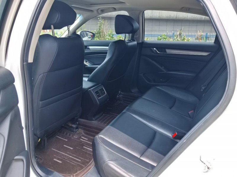 襄阳21年本田雅阁7