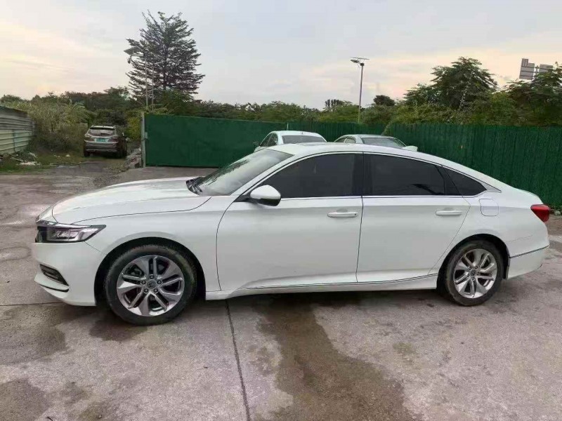 佛山19年本田雅阁8