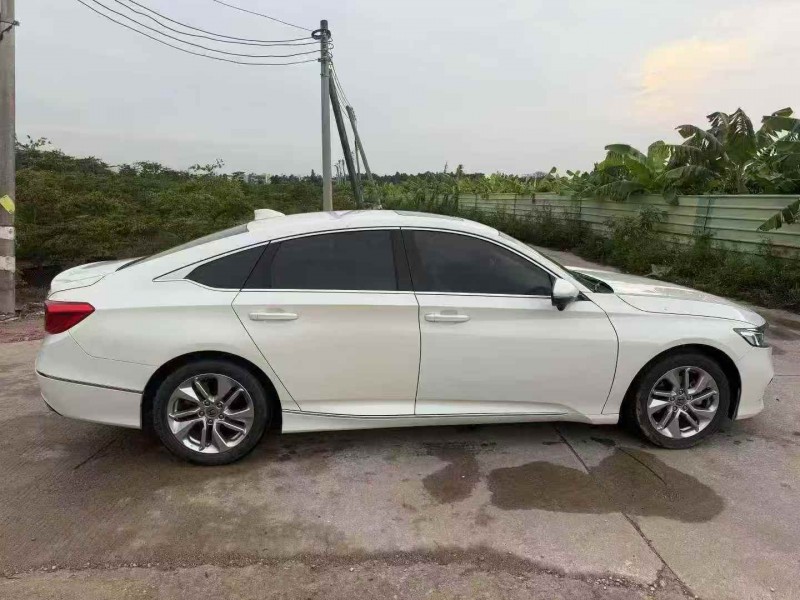 佛山19年本田雅阁9