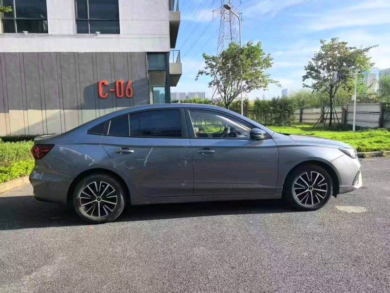 广州22年荣威i52