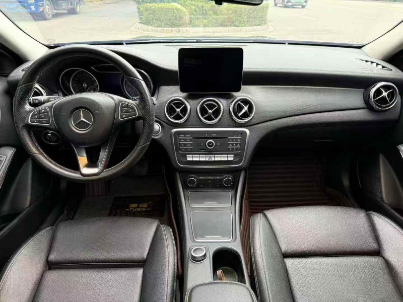 淮南17年奔驰GLA5