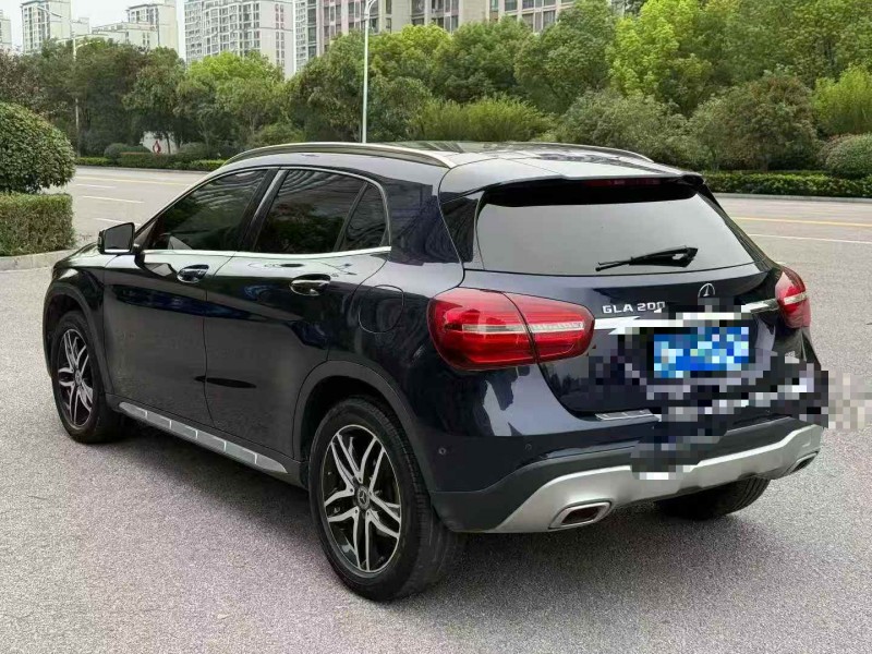 淮南17年奔驰GLA7