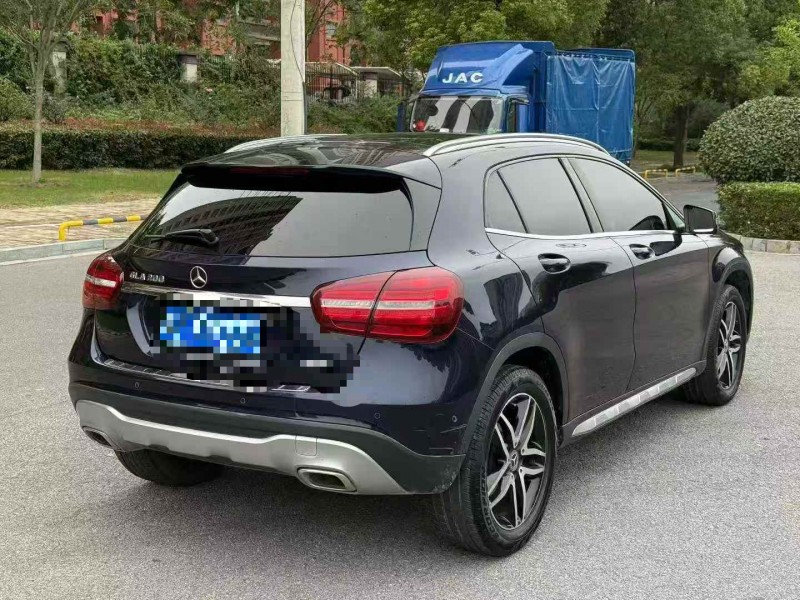 淮南17年奔驰GLA8