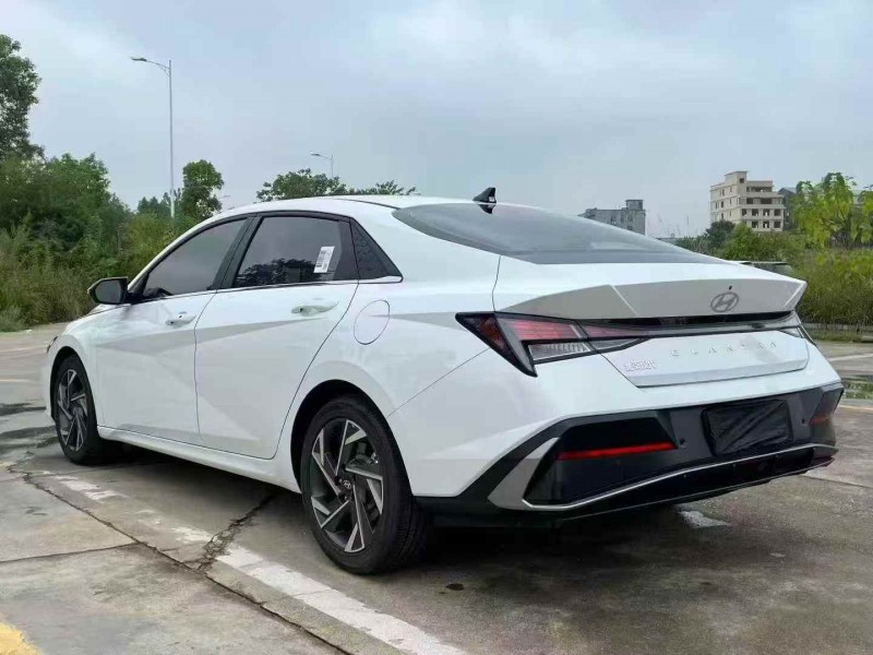 岳阳25年现代伊兰特7