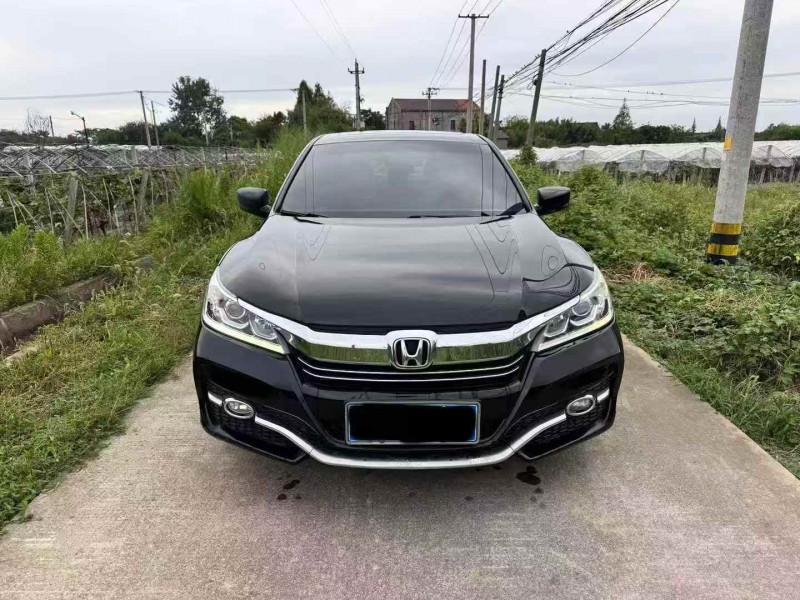 宁波18年本田雅阁1