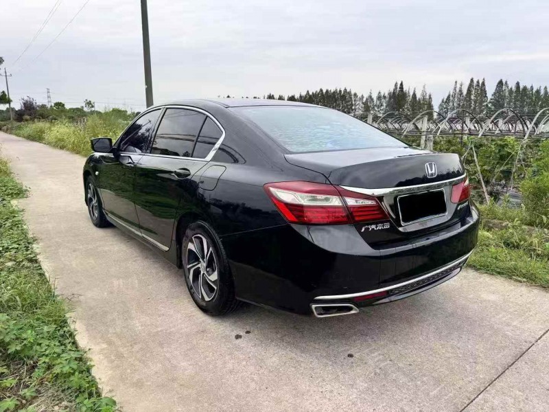 宁波18年本田雅阁8