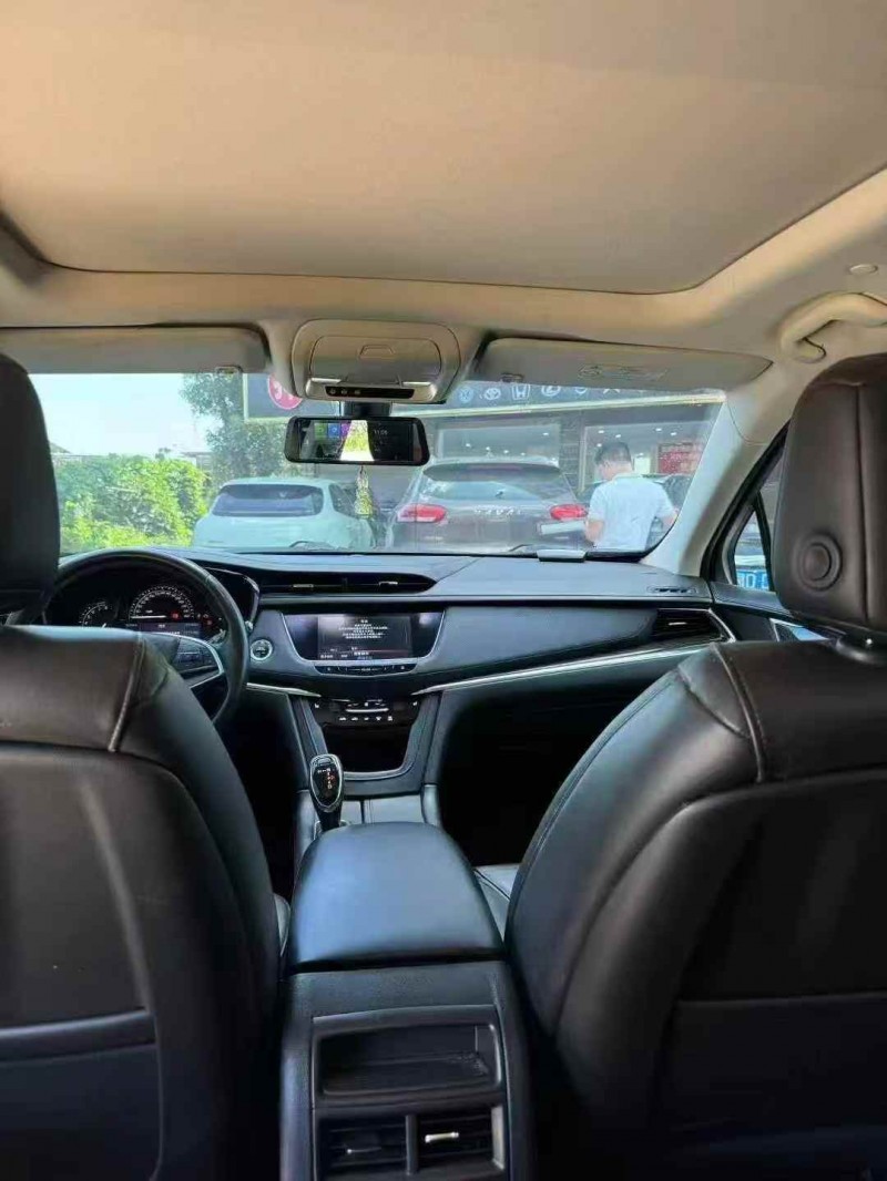 湘潭16年凯迪拉克XT56