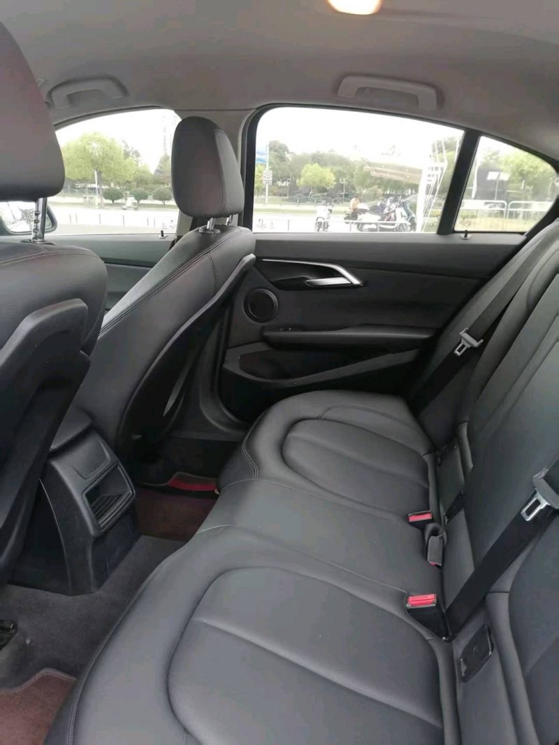 金华19年宝马1系6