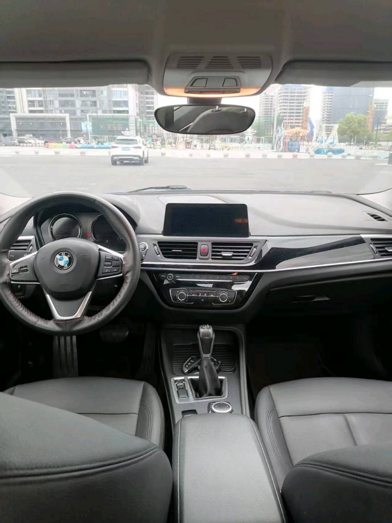 金华19年宝马1系7