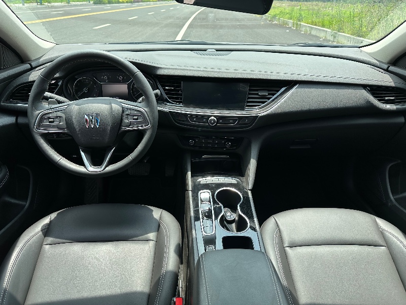 成都23年别克君威5