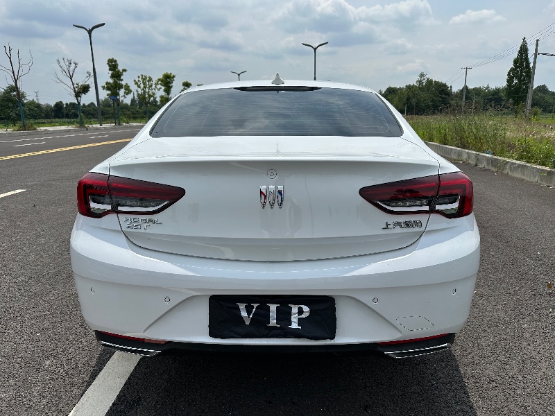 成都23年别克君威8