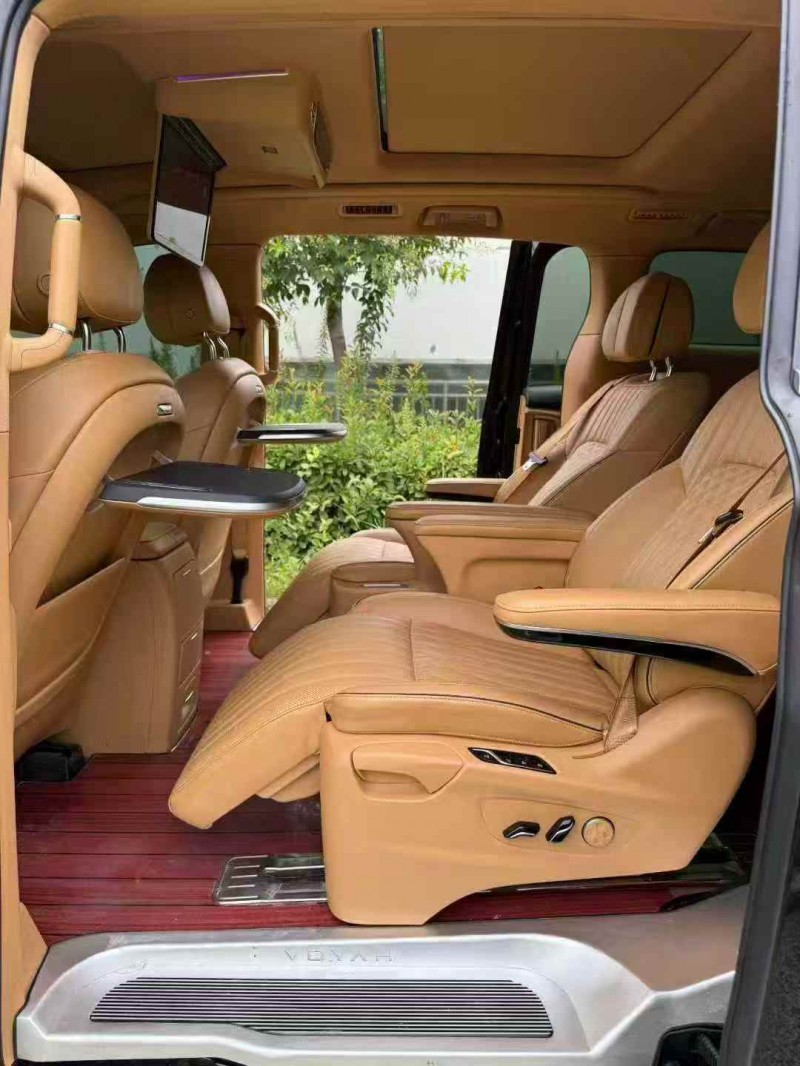 十堰23年岚图汽车梦想家5