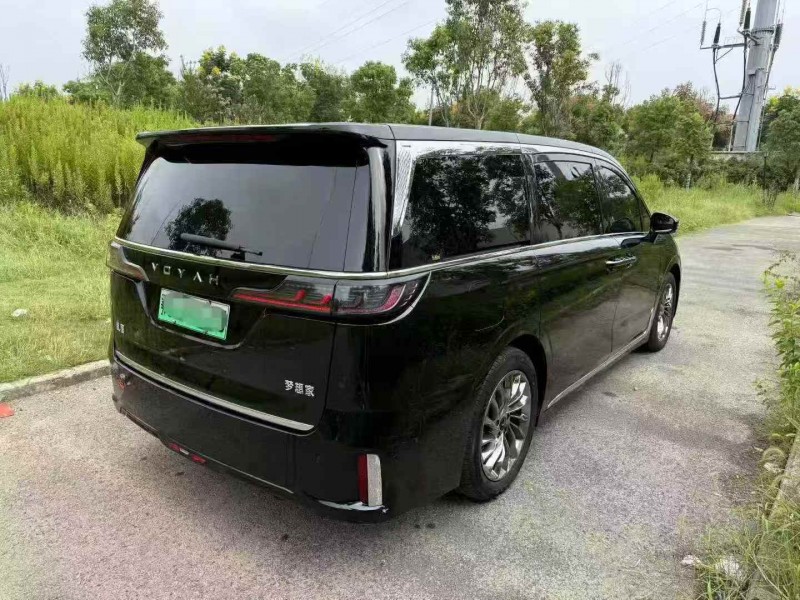 十堰23年岚图汽车梦想家7