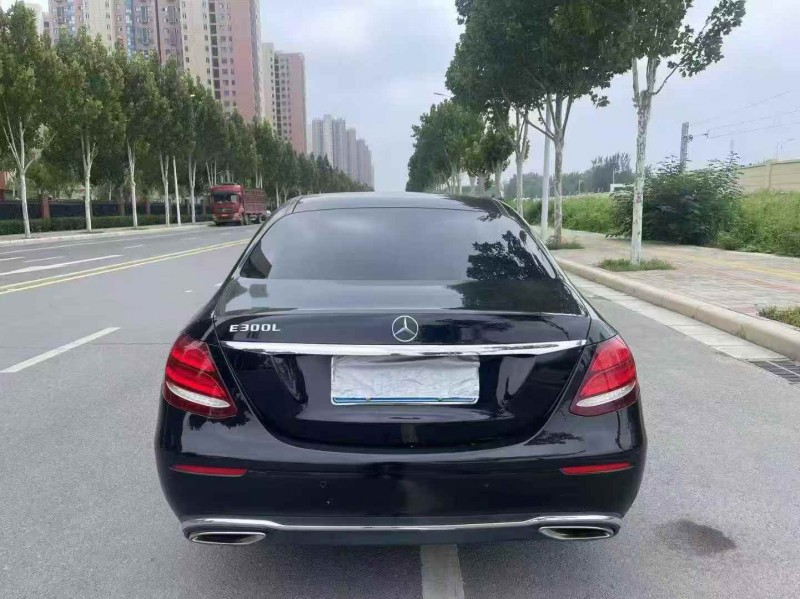 新乡18年奔驰E8