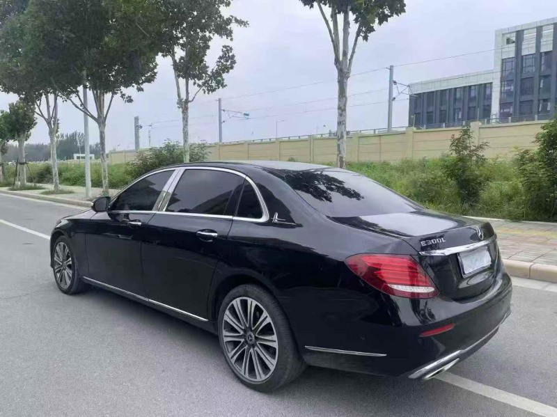 新乡18年奔驰E9
