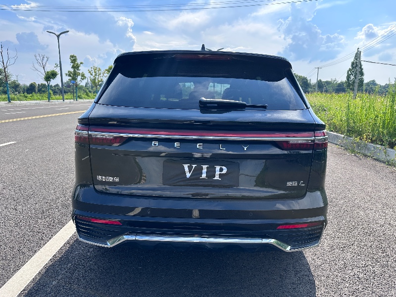 成都24年吉利星越8