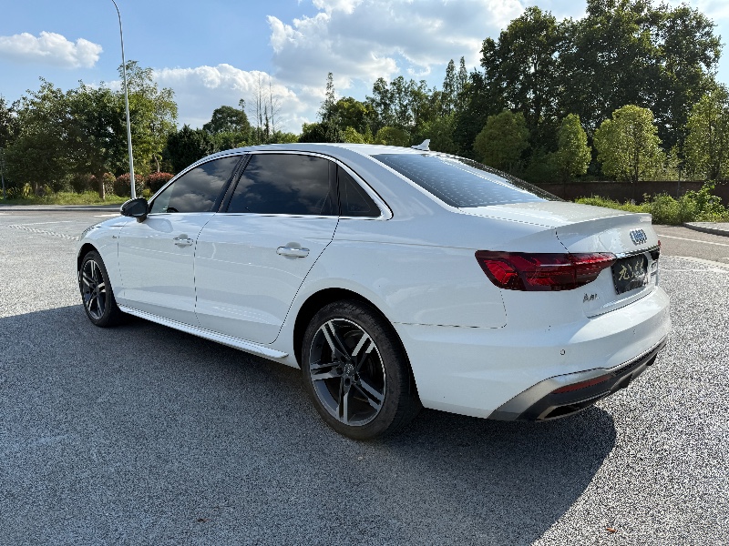 成都20年奥迪A4L7