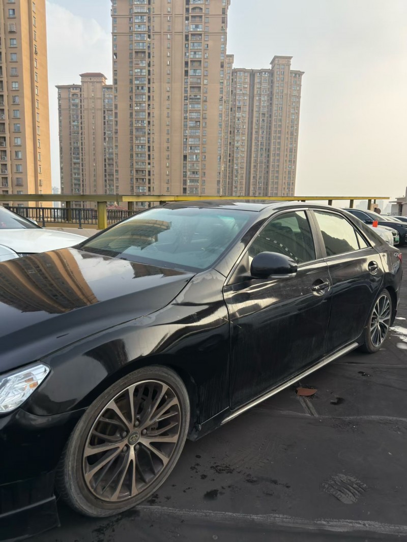 南京12年丰田锐志2