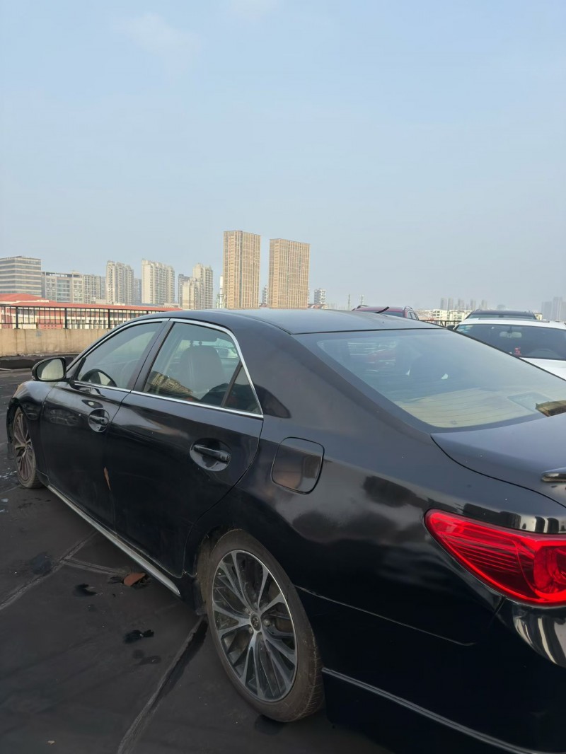 南京12年丰田锐志7