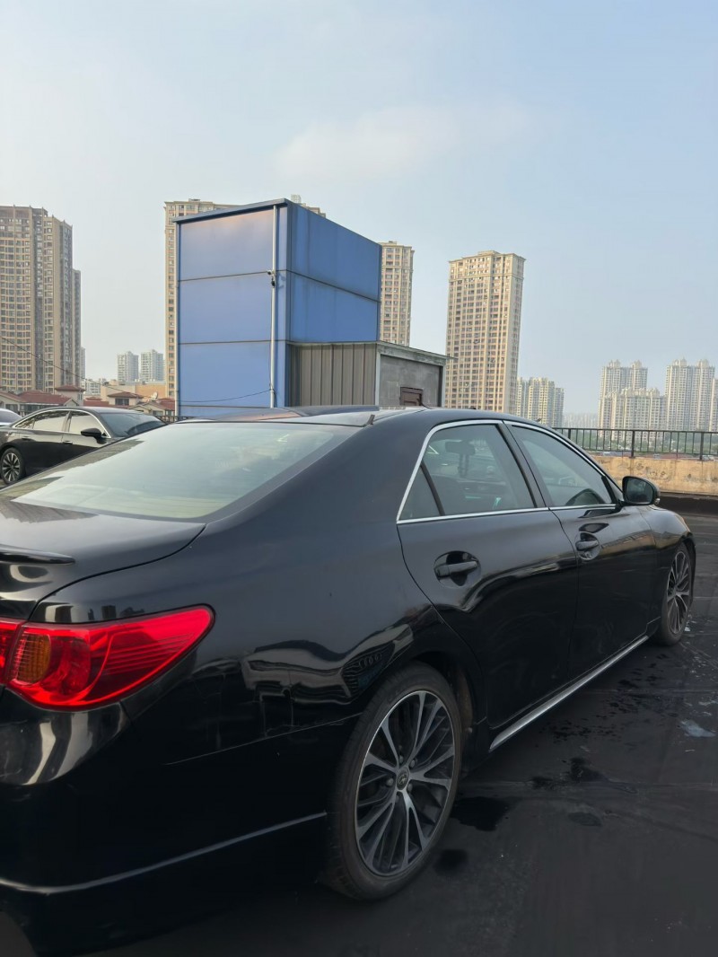 南京12年丰田锐志8