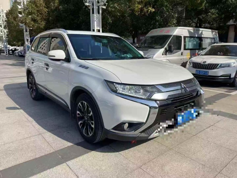 常州19年三菱欧蓝德3