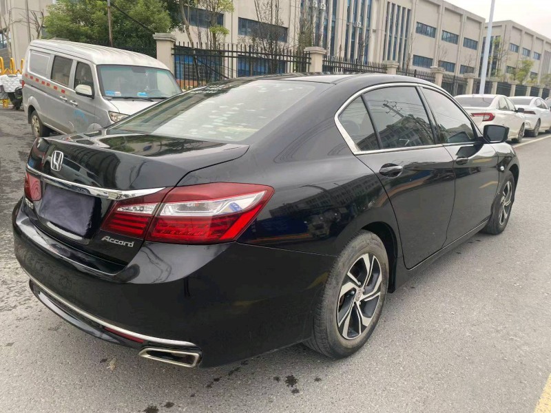 娄底18年本田雅阁8