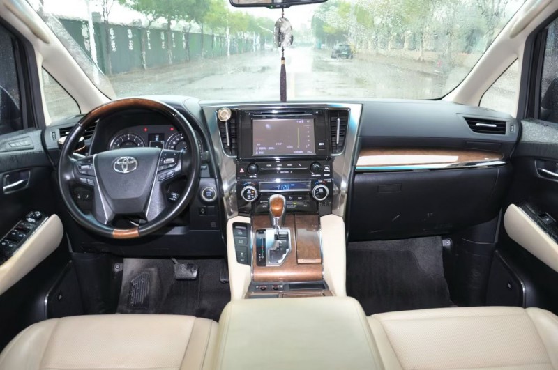 安阳17年丰田埃尔法4