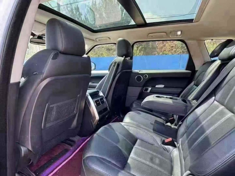 青岛16年路虎揽胜运动6