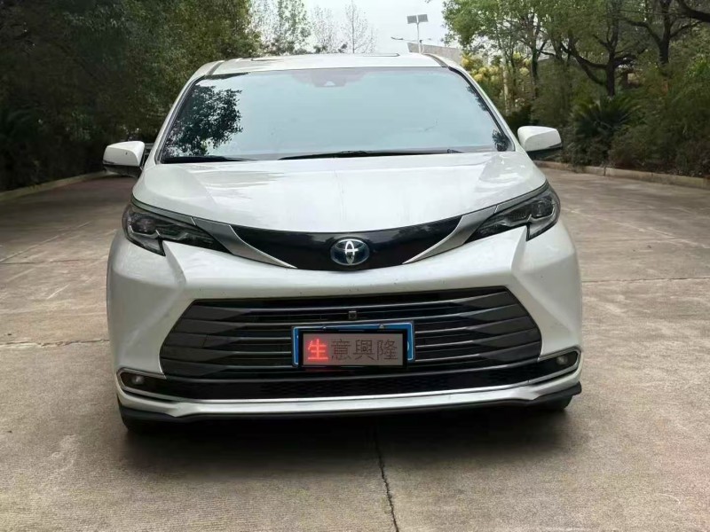 济宁24年丰田塞纳1