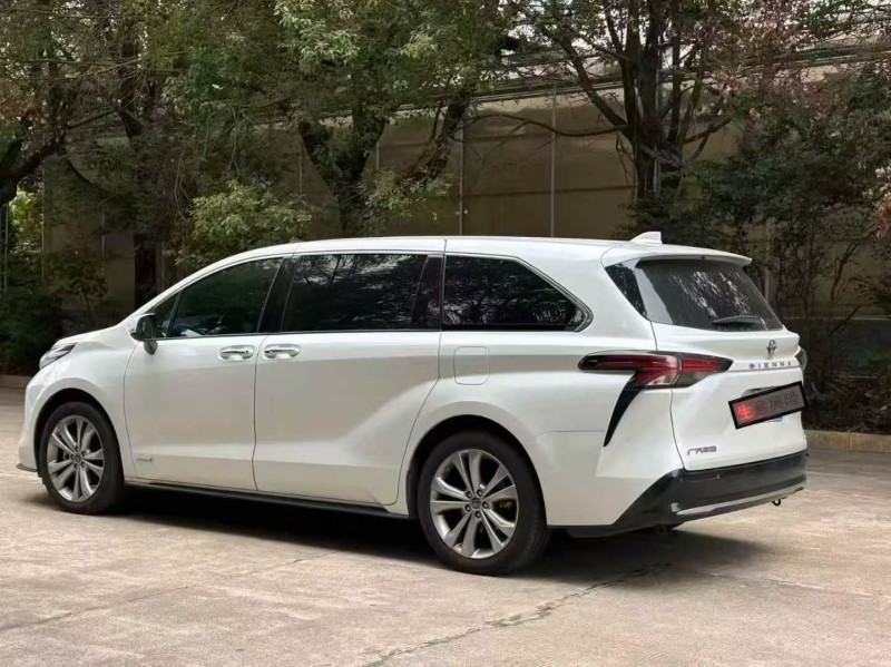 济宁24年丰田塞纳6