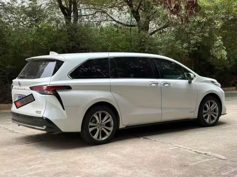 济宁24年丰田塞纳7