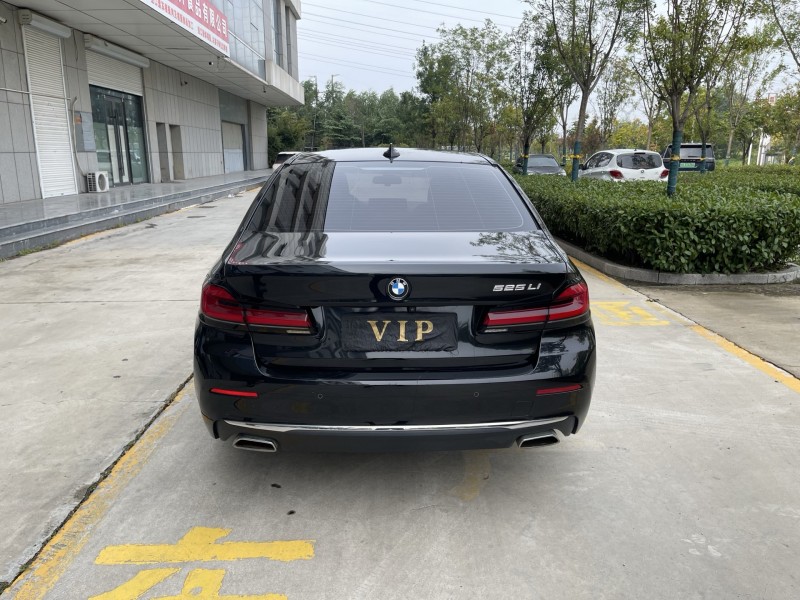 济宁21年宝马5系9