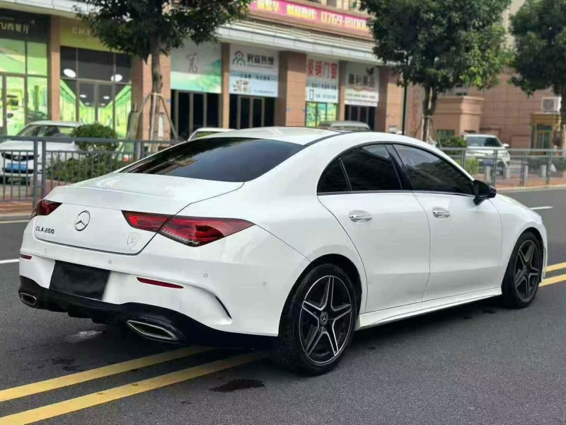 中山21年奔驰CLA8