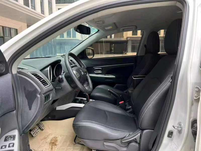 广州16年三菱劲炫9