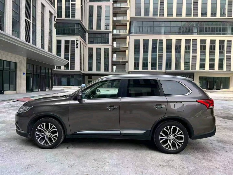 广州16年三菱欧蓝德4