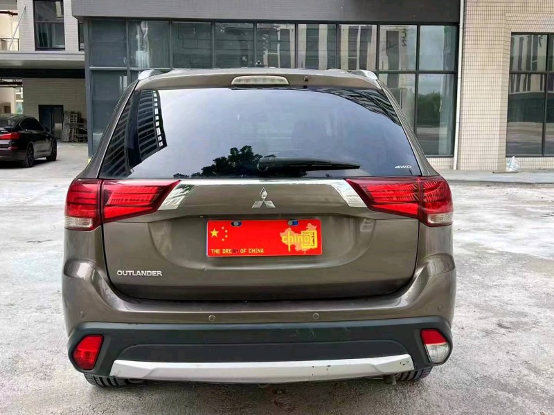 广州16年三菱欧蓝德5